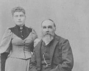 Closeup view of John W. Mills & his 2nd wife, Nettie